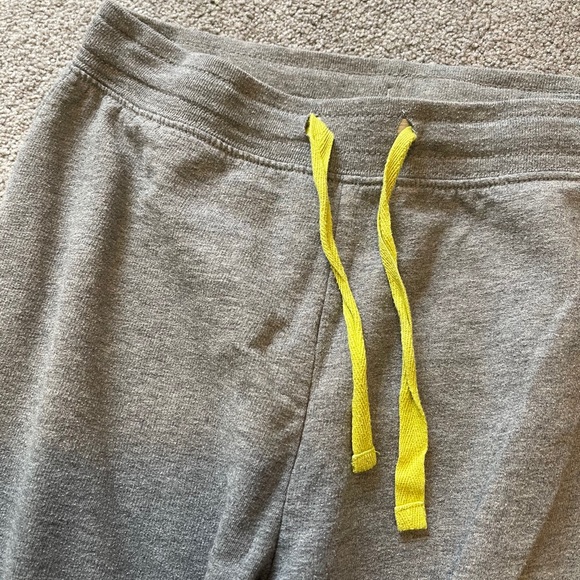 Heart light gray short sweatpants - Picture 3 of 4